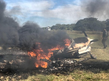 Traficantes fazem pouso forçado e incendeiam avião em MT