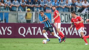 Em jogo com oito expulsões, Grêmio e Inter empatam pela Libertadores