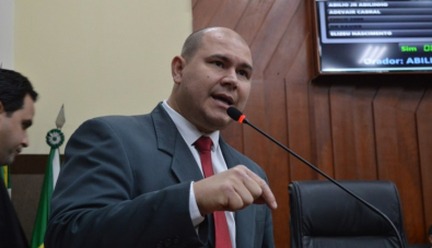 Juiz dá 72 horas para Câmara explicar cassação de vereador em Cuiabá
