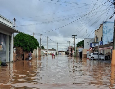 Com 8 mil desabrigados após temporal, Cáceres decreta estado de emergência e calamidade