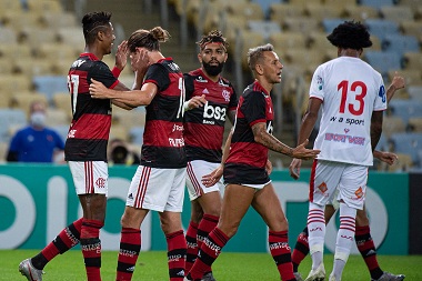 Flamengo passa pelo Bangu na volta do Campeonato Carioca