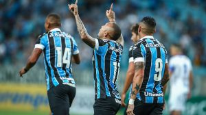 Grêmio vence o Novo Hamburgo no fim e pega o Inter na final do 2º turno do Gauchão
