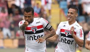 Pato brilha e São Paulo emplaca primeira goleada sob comando de Diniz 