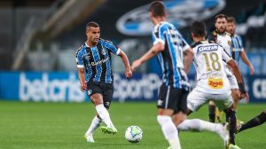 Com gol no início, Grêmio bate o Juventude e larga na frente nas oitavas da Copa do Brasil